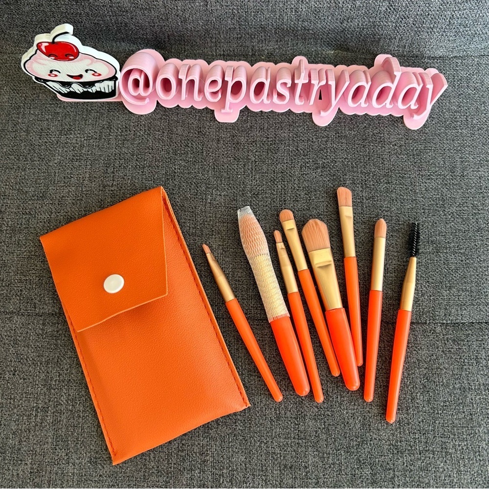 8-piece Travel Makeup Brush Set with Carry Case, Orange